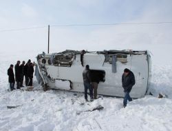 Ardahan yolunda kaza: 12 yaralı